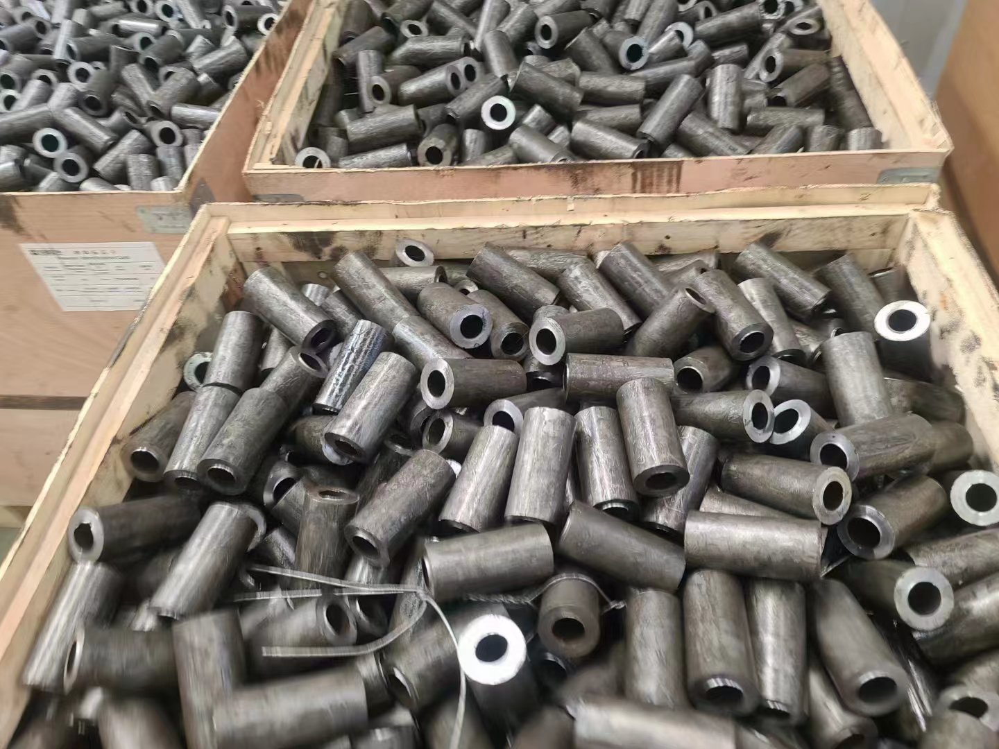 大面積的廠房倉(cāng)庫(kù)